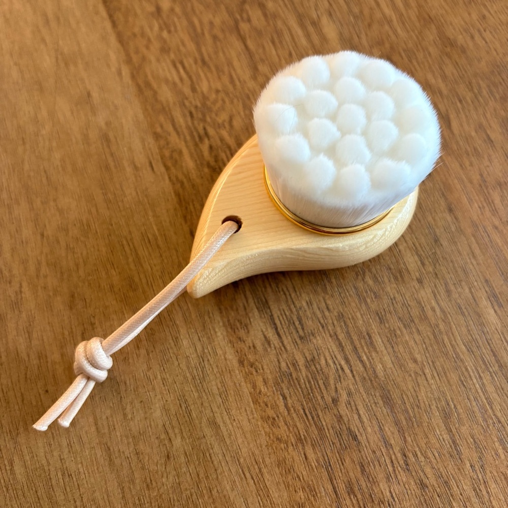 New Wooden Facial Cleansing Brush with Soft Bristles